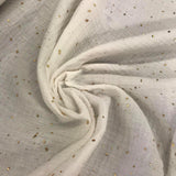 Pienbalts muslīns ar zelta krikumiņiem