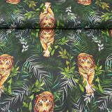 Tīģeris, lapas uz tumši zaļa fona