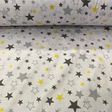 Gaiši un tumši pelēkas un citrondzeltenas zvaigznes uz balta pamata