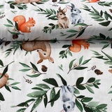 Stirnas, zaķi, vāveres, zaļas lapas