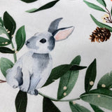 Stirnas, zaķi, vāveres, zaļas lapas