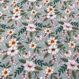 Balti ziediņi, vecināti zaļš pamats