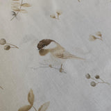 Bēšīgi putniņi un lapas, balts pamats