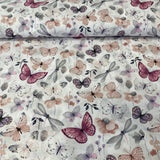 Taureņu apdruka vecrozā toņos, balts pamats