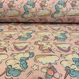 Sapņainie vienradži ar mākoņiem, rozīgs pamattonis