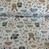 Pūces un zaķēni uz balta pamata, flanelis.