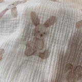 Zaķēni uz pienbalta pamata, muslīns