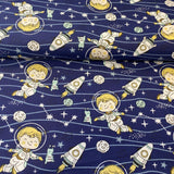 Puiši kosmosā, tumši zils pamats