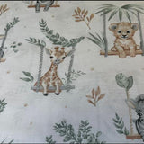 Zvēriņi šūpolēs, balts pamats