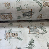 Zvēriņi šūpolēs, balts pamats