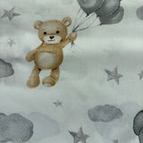 Lācēns ar balonu, balts pamats