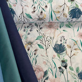 Ziedu apdruka, balts pamats