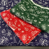 Stilizēta apdruka - dāvaniņas uz zila pamata