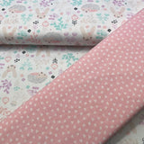 Smalkas baltas sirsniņas, silti rozā pamats