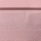 Smalkas baltas sirsniņas, silti rozā pamats