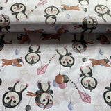 Pingvīns pilots rozīgos toņos